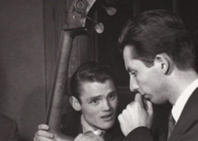 Dick et Chet (qui tient une contrebasse)