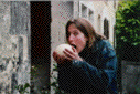Mai 2003, après le concours de l'internat, Hélène avec un oeuf d'autruche 